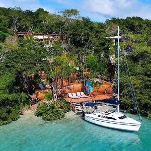 https://naya.quintano-roohotels.com