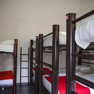 https://hostel-naranjo.quintano-roohotels.com